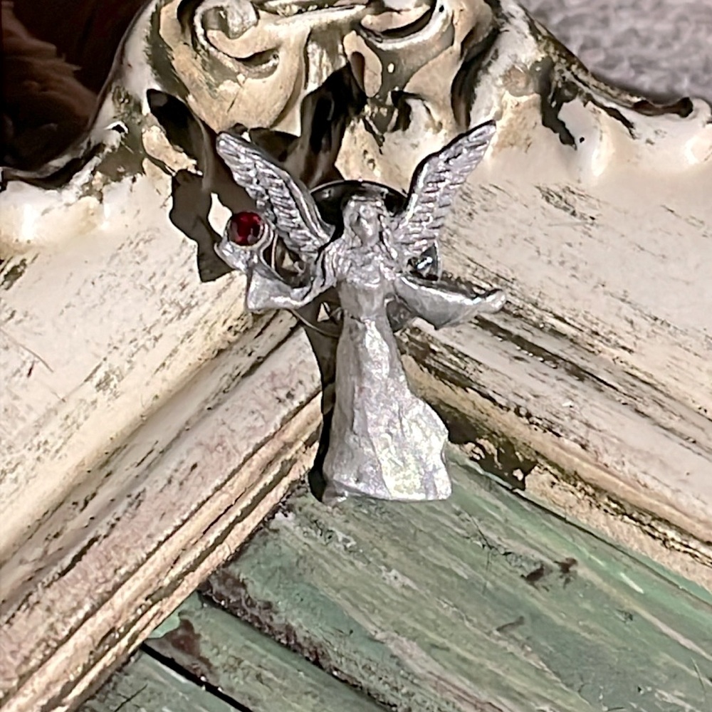 Angle pin with red stone